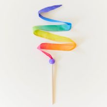 Sarah's Silks selyemjáték, szivárványos szalaggal és golyóval