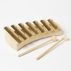   Auris harangjáték, pentaton  7 hangú (d' -e  )  wawa KPH