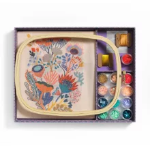 Műterem 58: Gyöngyvirág gyöngyhímzés (Atelier 58: Beadwork)