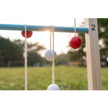 2 az 1-ben: Létrás célbadobó és karikadobáló játék (BS Toys fa játék)