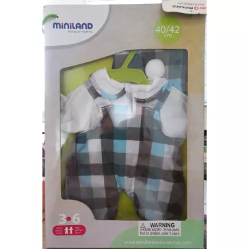    Babaruha 40 cm-es fiú babának: kockás nadrág, fehér inggel, kockás sapival (Miniland) ML31472